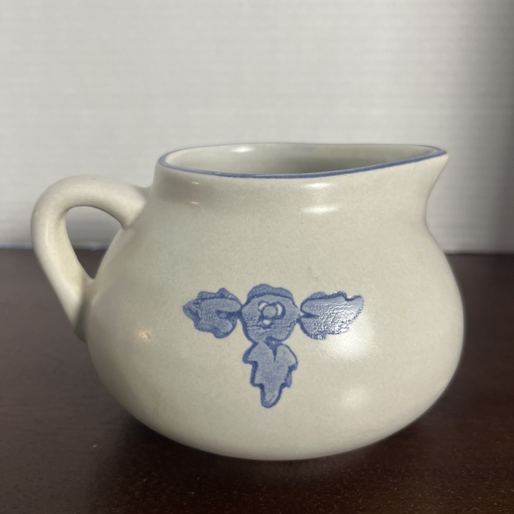 Pfaltzgraff Yorktowne Creamer Blue Floral Gray Stoneware Pitcher 7-414 Vintage